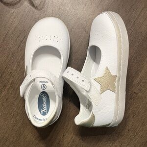 FootMates Kids White Shoes with Gold Star